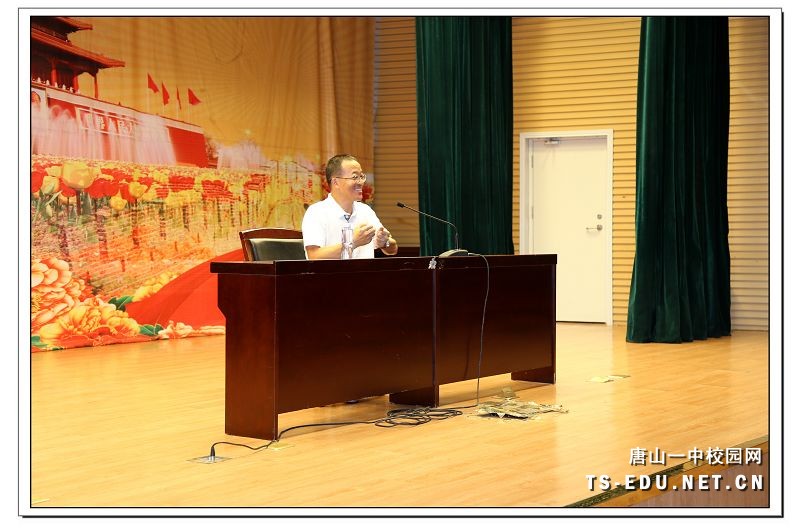 8与我校英才班学生交流.JPG