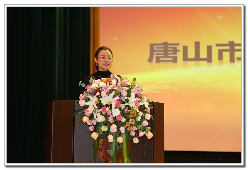 4.校办主任刘卉主持开幕式.JPG