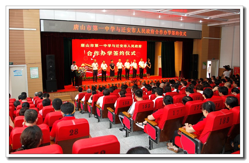 10签约现场.JPG