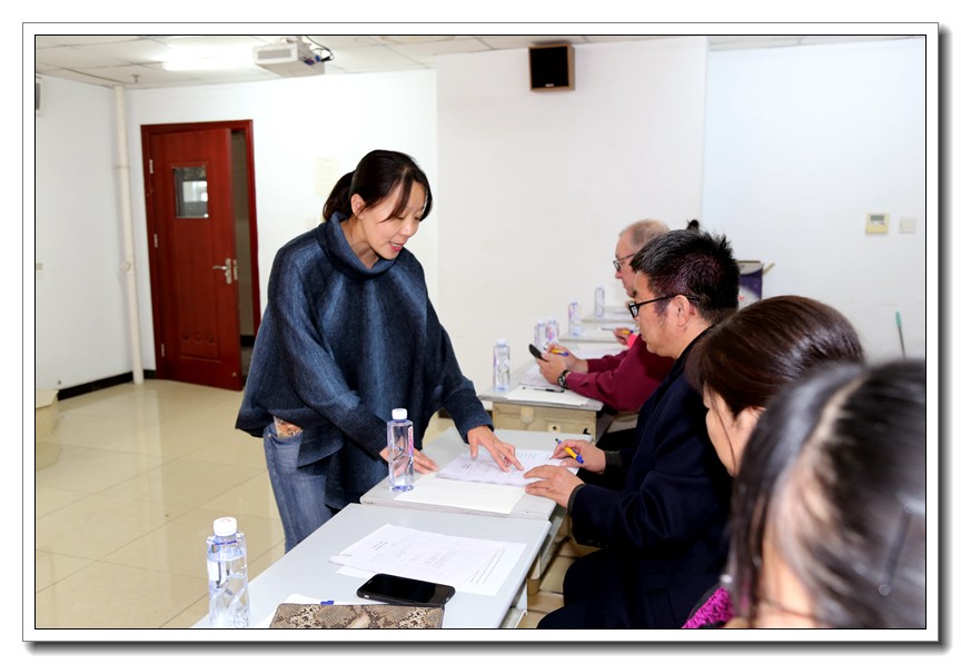 王主任向评委说明评分标准.JPG